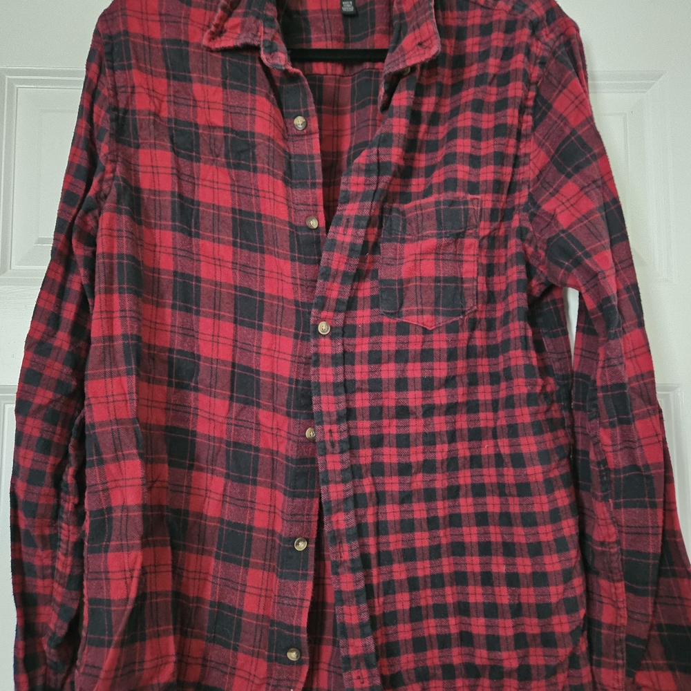 Aeropostale Men's Red and Black Plaid Shirt